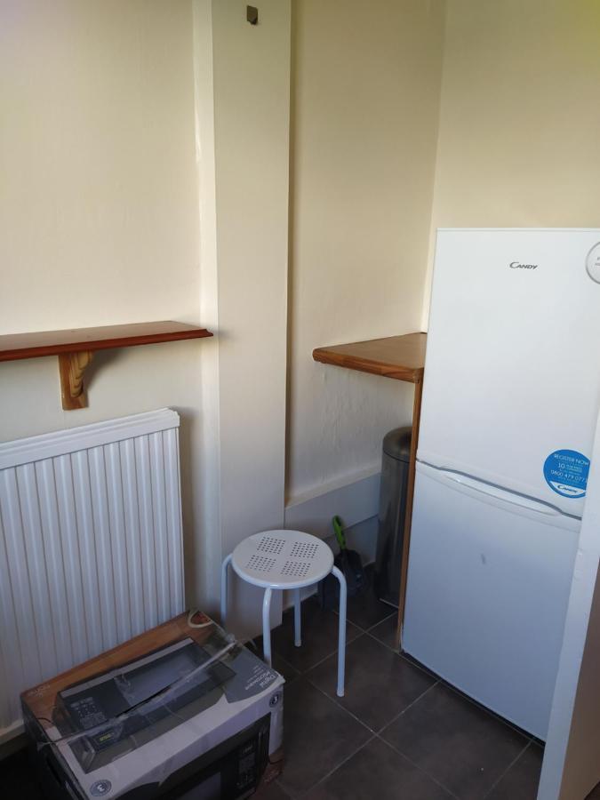 Self Catering 2 Bedroom Flat, Frequent Buses, 1-Minute Walk To Bus Stop, 20 Minutes To City Center Edinburgh Exterior photo